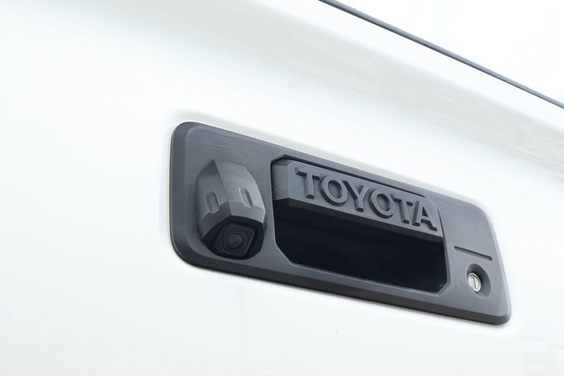 Toyota Tacoma Vehicle Full-screen Gallery Image 08