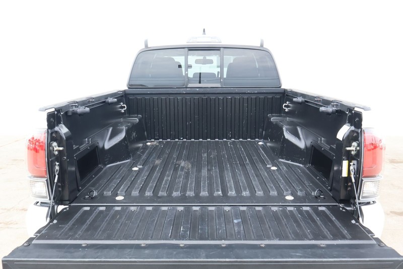 Toyota Tacoma Vehicle Full-screen Gallery Image 09
