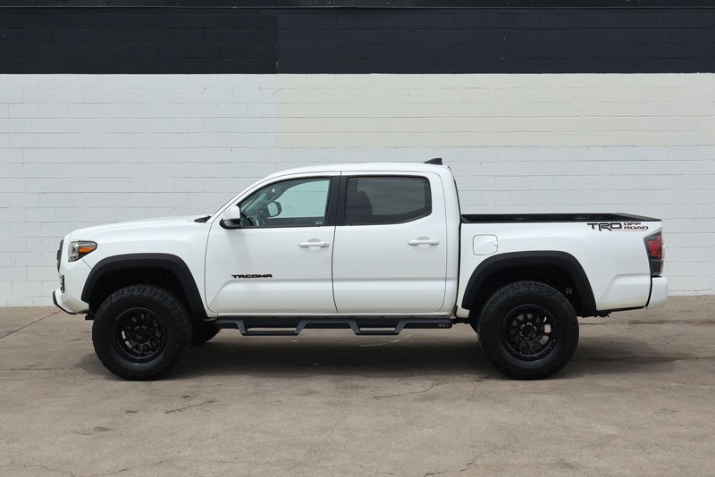 Toyota Tacoma Vehicle Full-screen Gallery Image 11