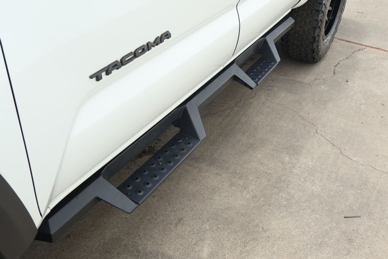 Toyota Tacoma Vehicle Full-screen Gallery Image 13
