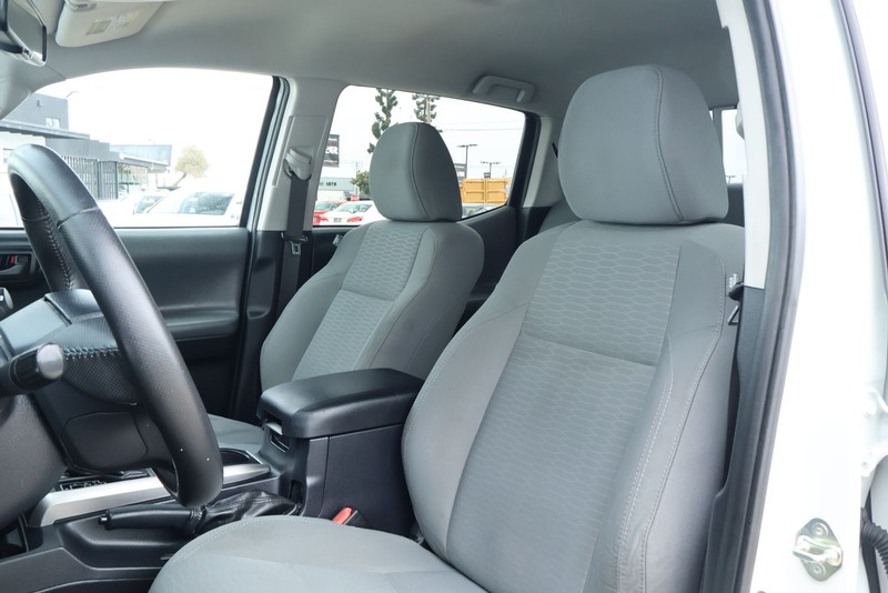 Toyota Tacoma Vehicle Full-screen Gallery Image 19