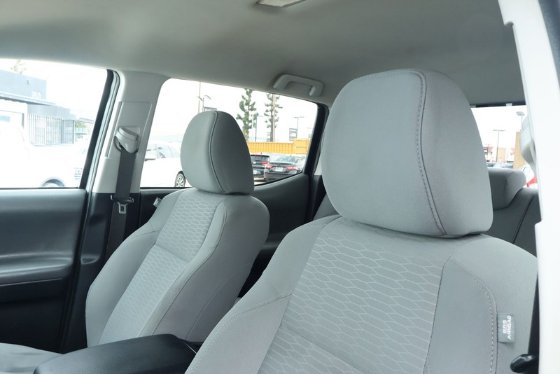 Toyota Tacoma Vehicle Full-screen Gallery Image 20