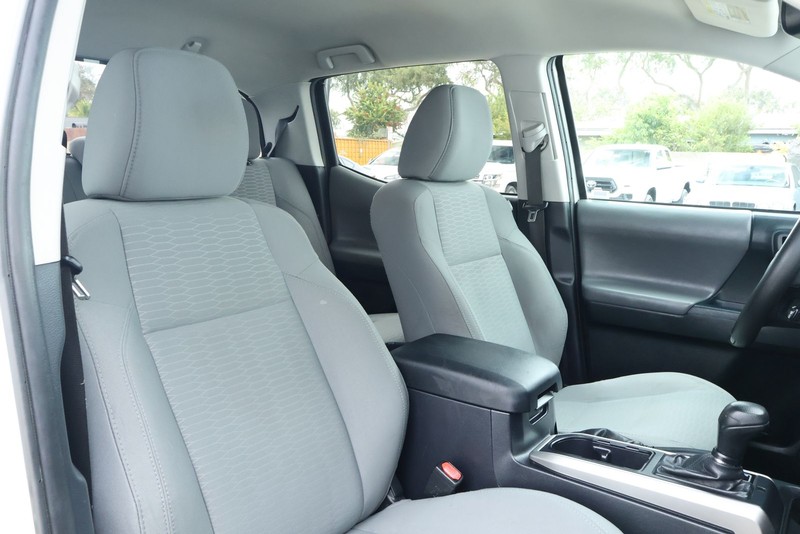 Toyota Tacoma Vehicle Full-screen Gallery Image 22