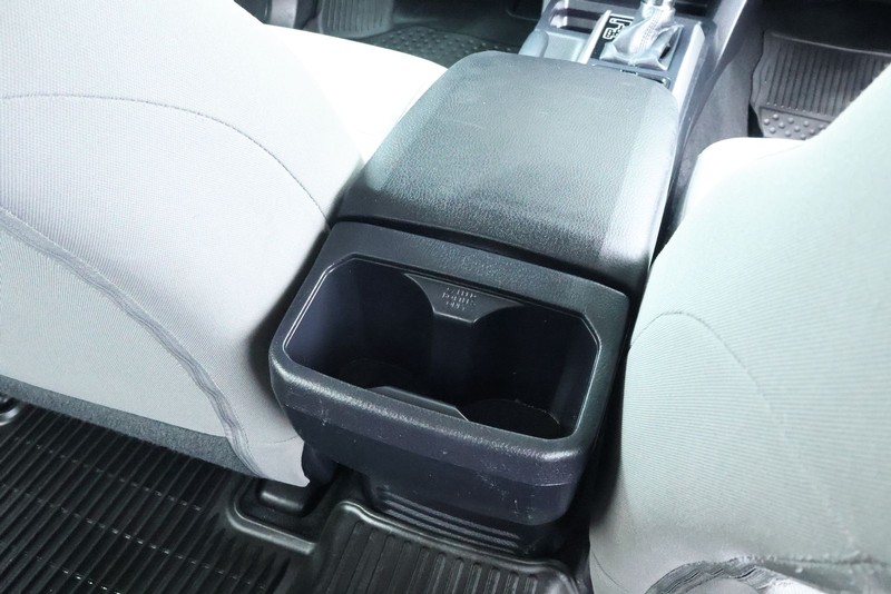 Toyota Tacoma Vehicle Full-screen Gallery Image 24
