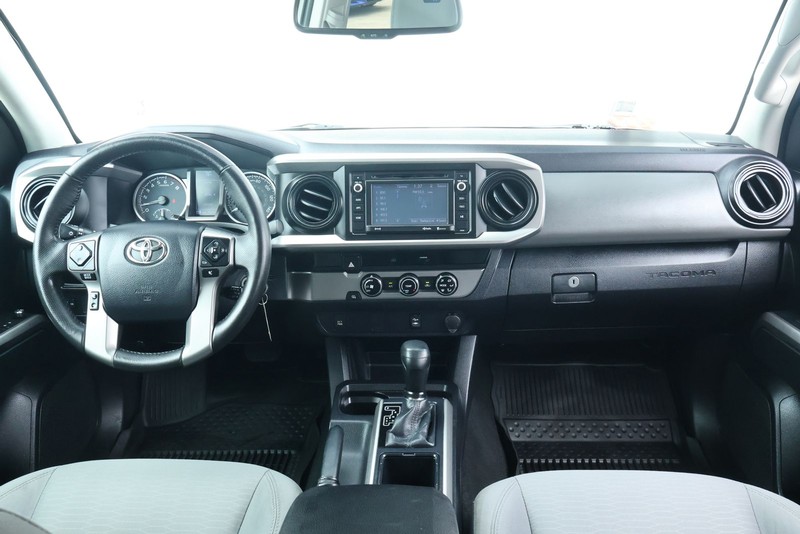 Toyota Tacoma Vehicle Full-screen Gallery Image 25