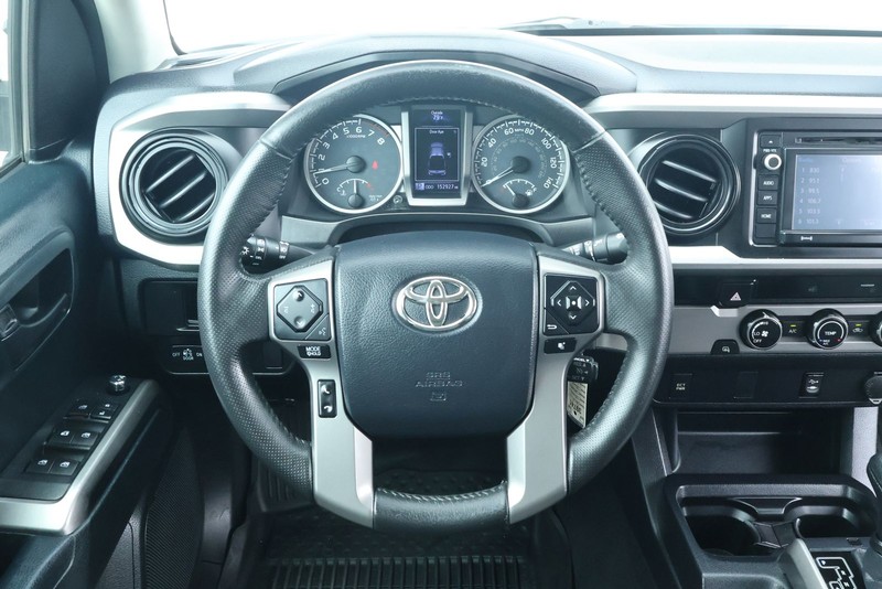 Toyota Tacoma Vehicle Full-screen Gallery Image 27
