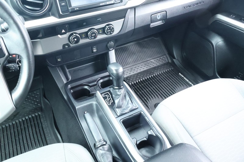Toyota Tacoma Vehicle Full-screen Gallery Image 30