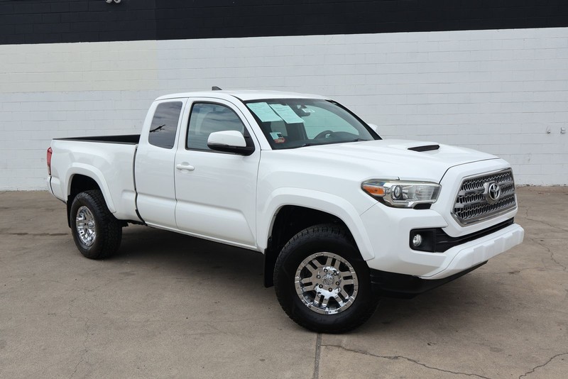 Toyota Tacoma Vehicle Full-screen Gallery Image 02