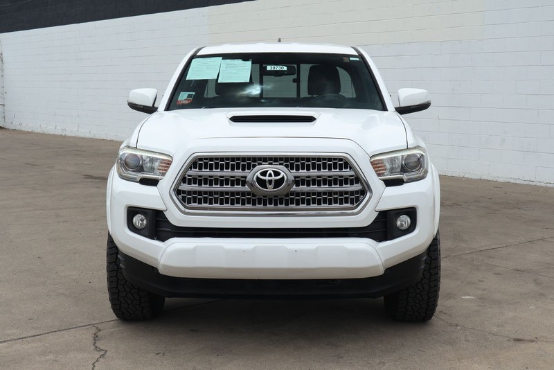 Toyota Tacoma Vehicle Full-screen Gallery Image 03