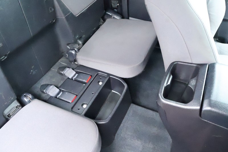 Toyota Tacoma Vehicle Full-screen Gallery Image 24