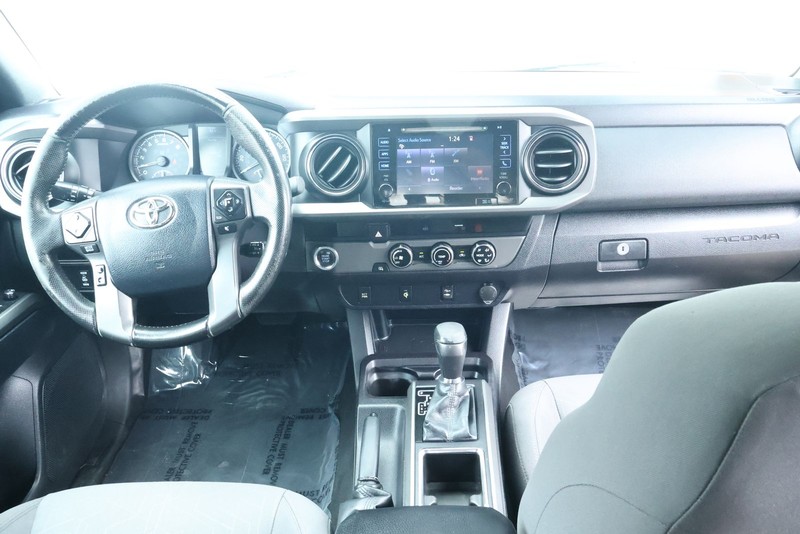Toyota Tacoma Vehicle Full-screen Gallery Image 25