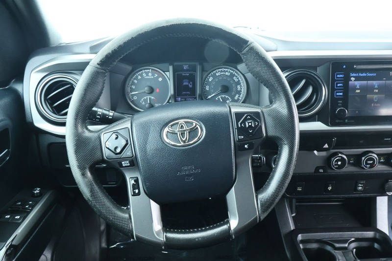 Toyota Tacoma Vehicle Full-screen Gallery Image 27