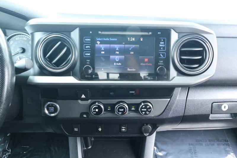 Toyota Tacoma Vehicle Full-screen Gallery Image 29