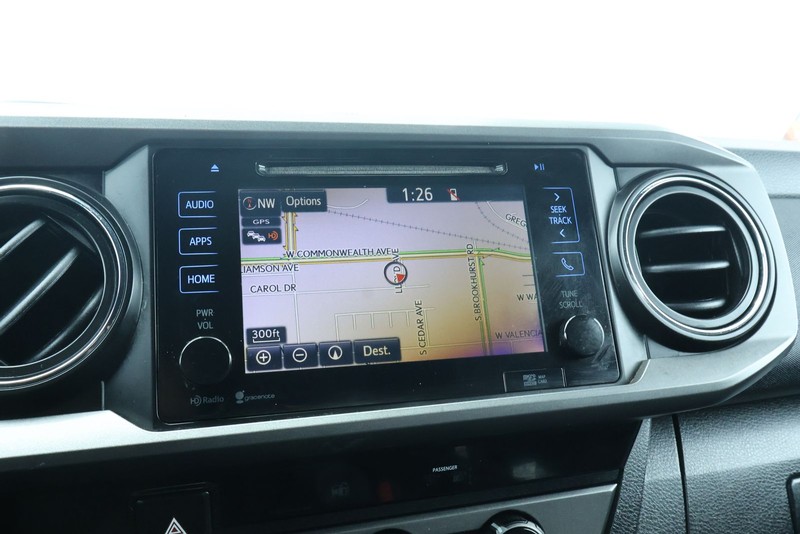 Toyota Tacoma Vehicle Full-screen Gallery Image 30