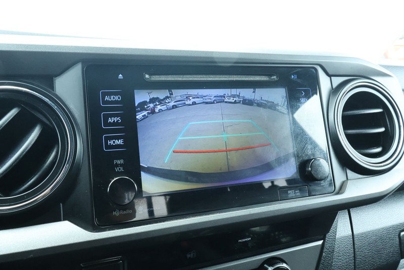 Toyota Tacoma Vehicle Full-screen Gallery Image 31
