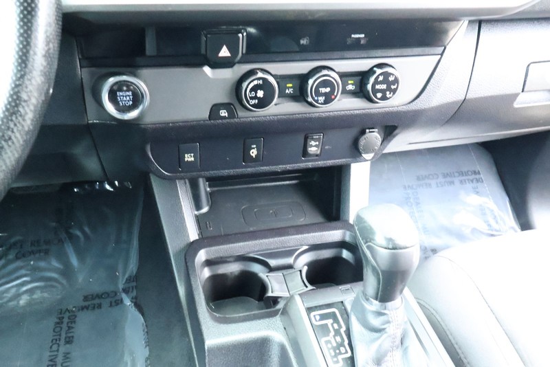 Toyota Tacoma Vehicle Full-screen Gallery Image 32