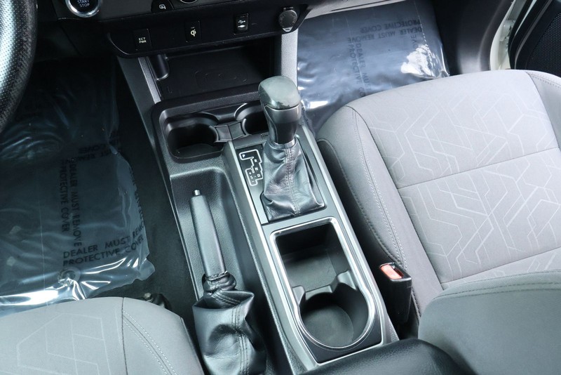 Toyota Tacoma Vehicle Full-screen Gallery Image 33