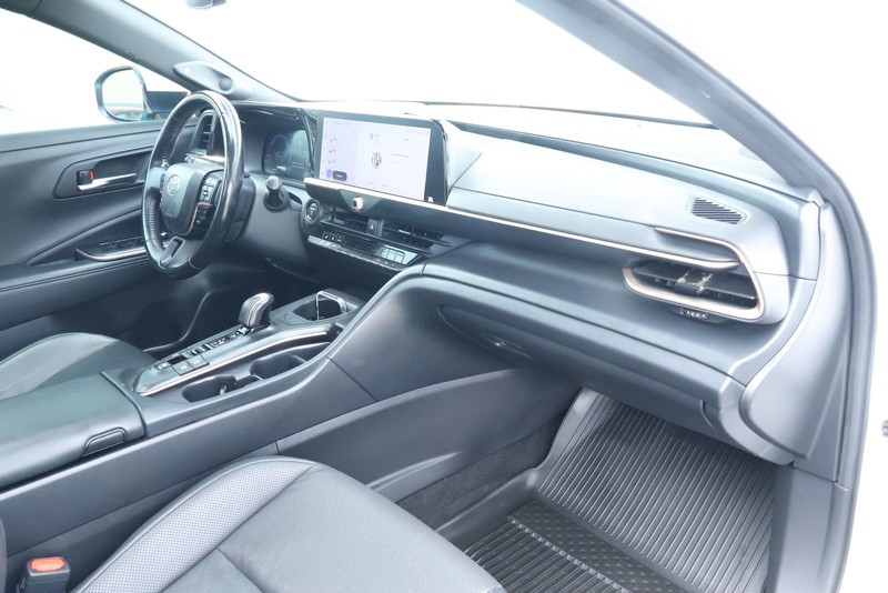 Toyota Crown Vehicle Full-screen Gallery Image 22