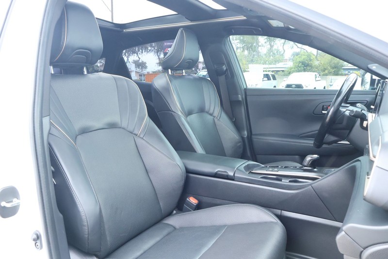 Toyota Crown Vehicle Full-screen Gallery Image 24