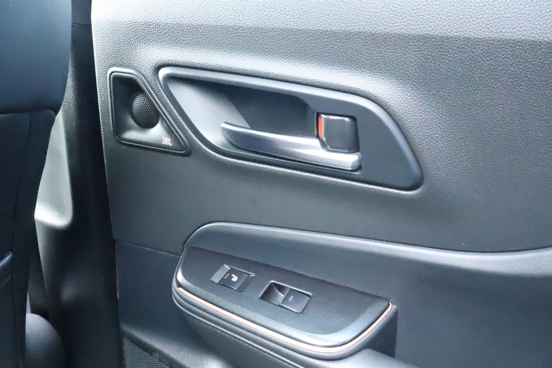 Toyota Crown Vehicle Full-screen Gallery Image 25