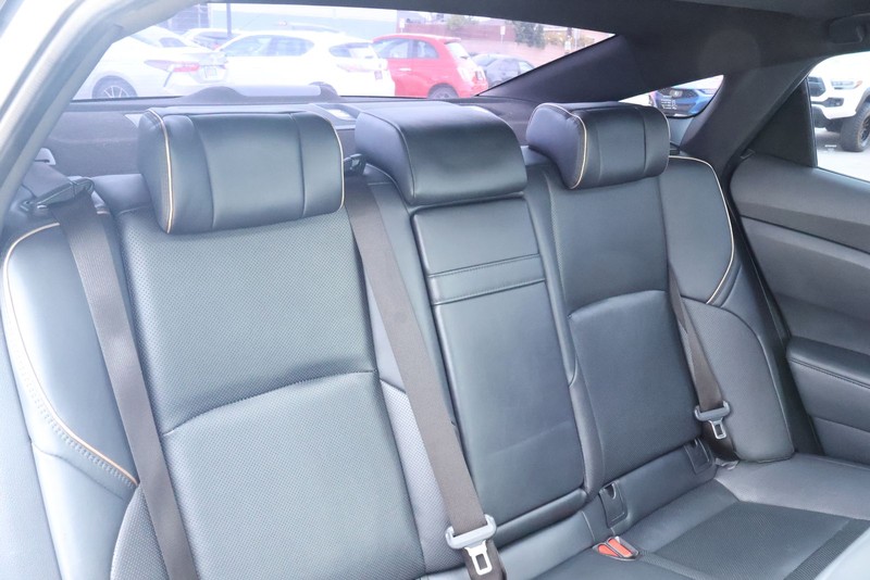 Toyota Crown Vehicle Full-screen Gallery Image 26