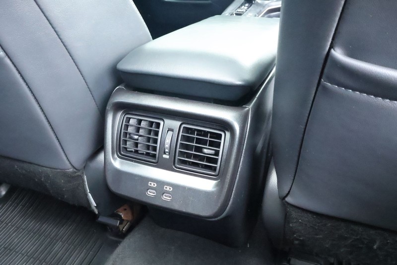 Toyota Crown Vehicle Full-screen Gallery Image 27