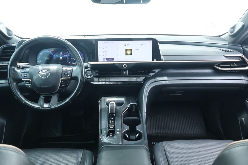 Toyota Crown Vehicle Full-screen Gallery Image 28