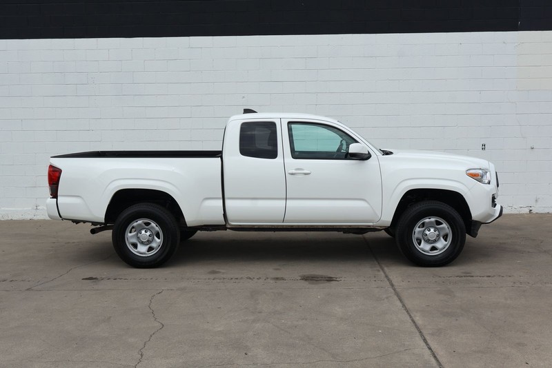 Toyota Tacoma Vehicle Full-screen Gallery Image 01
