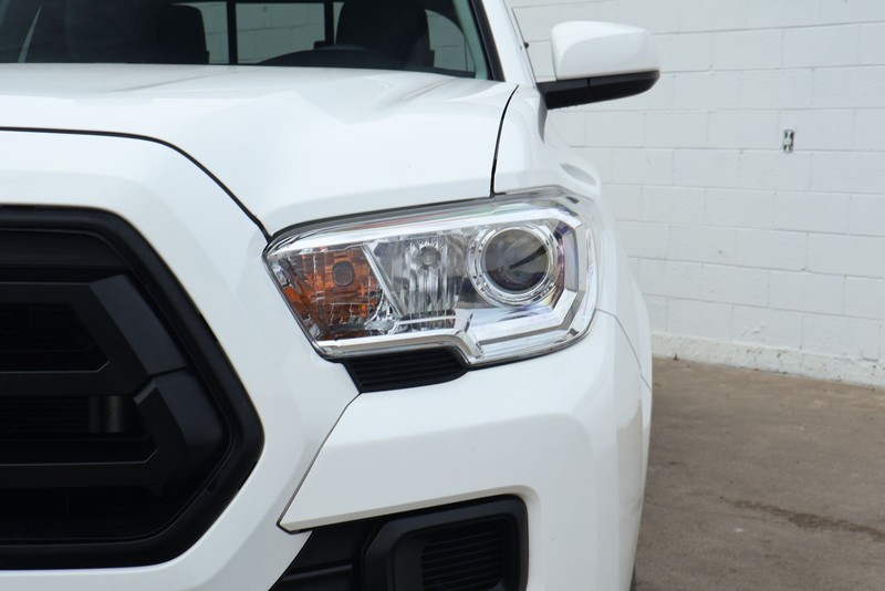Toyota Tacoma Vehicle Full-screen Gallery Image 04