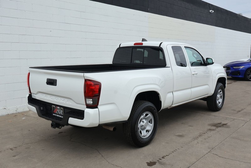 Toyota Tacoma Vehicle Full-screen Gallery Image 05