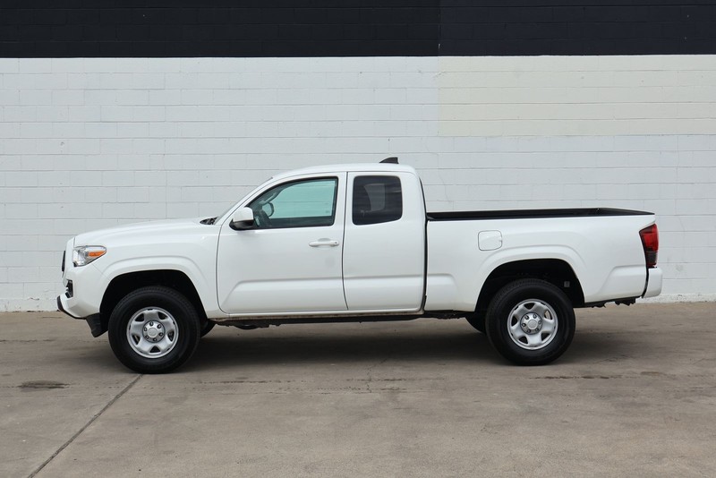 Toyota Tacoma Vehicle Full-screen Gallery Image 11