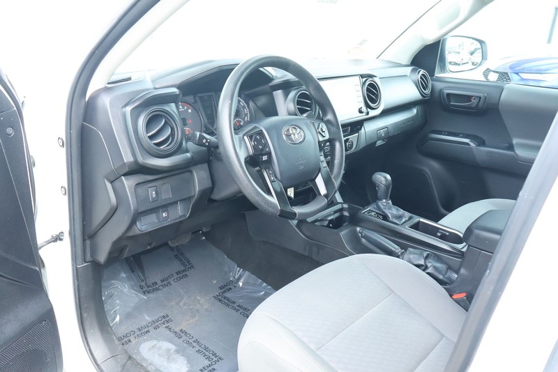 Toyota Tacoma Vehicle Full-screen Gallery Image 16