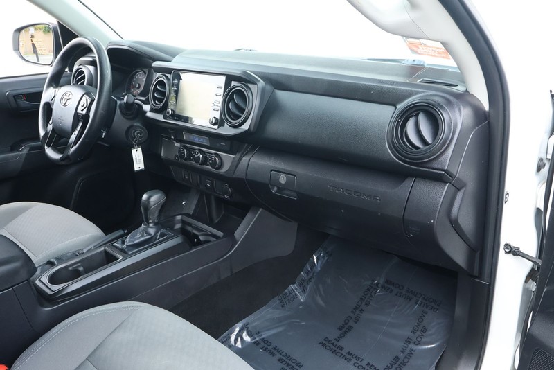 Toyota Tacoma Vehicle Full-screen Gallery Image 19