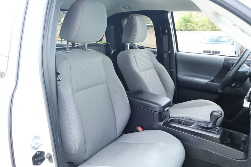 Toyota Tacoma Vehicle Full-screen Gallery Image 20