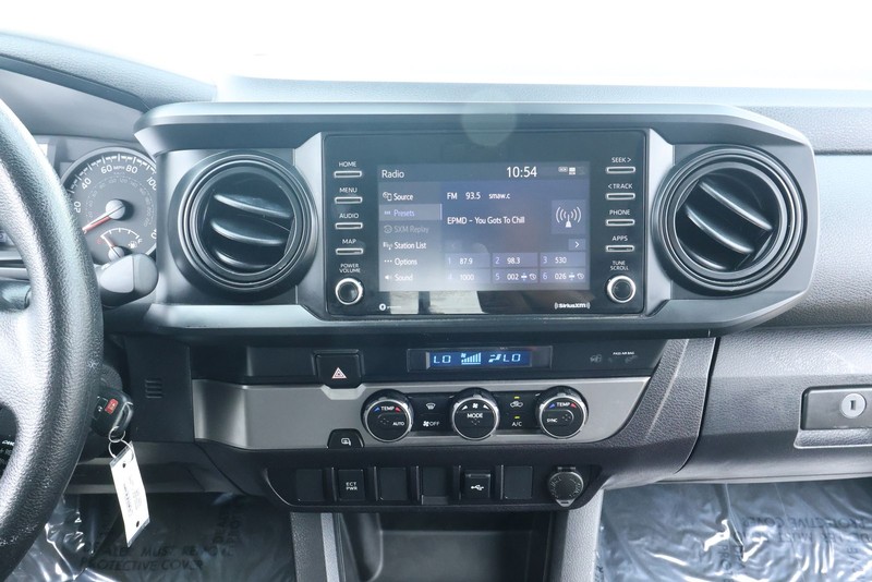 Toyota Tacoma Vehicle Full-screen Gallery Image 26