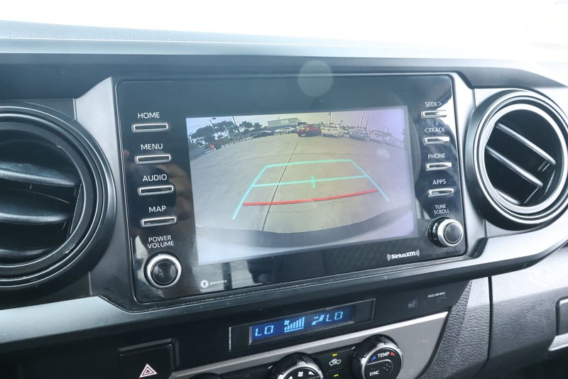 Toyota Tacoma Vehicle Full-screen Gallery Image 27
