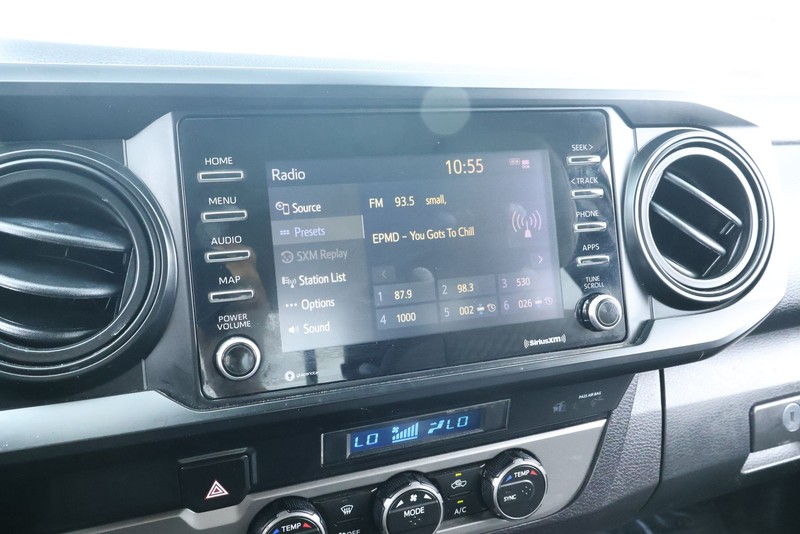 Toyota Tacoma Vehicle Full-screen Gallery Image 28