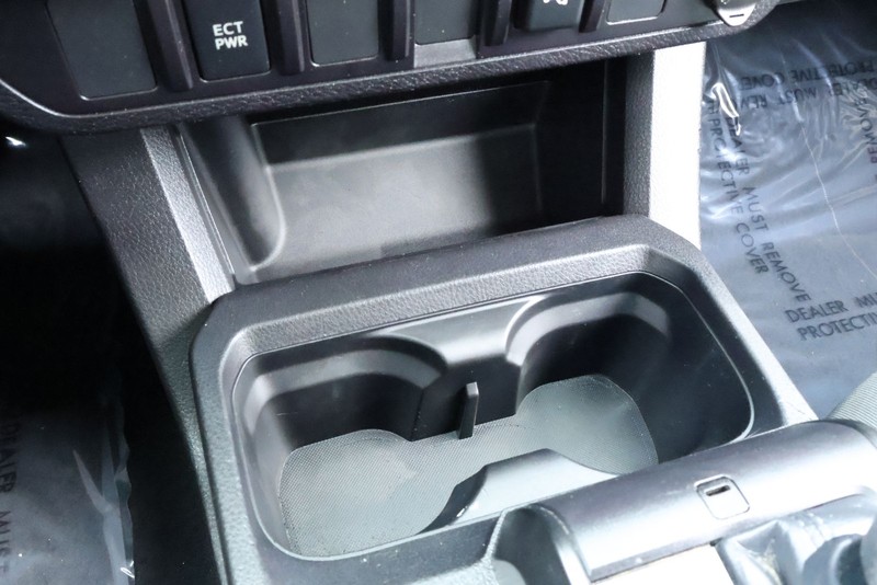 Toyota Tacoma Vehicle Full-screen Gallery Image 29