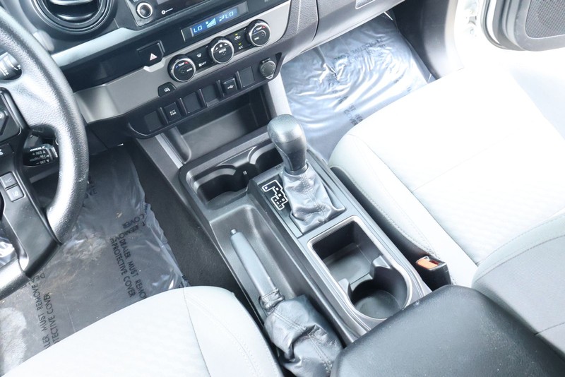 Toyota Tacoma Vehicle Full-screen Gallery Image 30