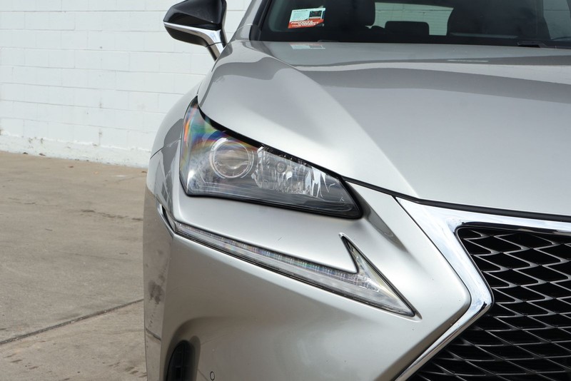 Lexus NX 200t Vehicle Full-screen Gallery Image 03