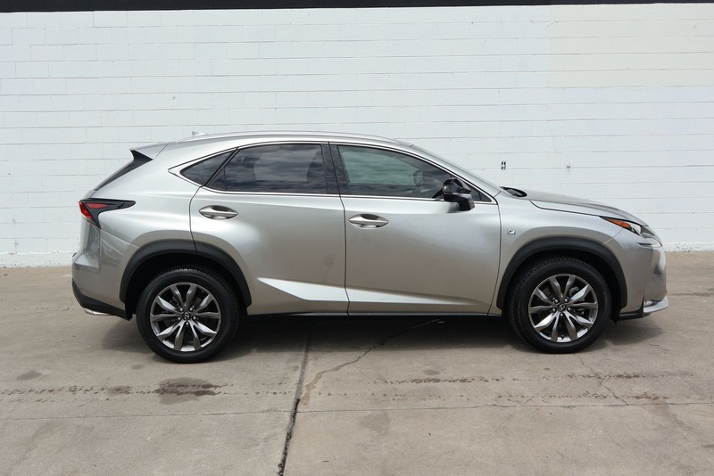 Lexus NX 200t Vehicle Full-screen Gallery Image 04
