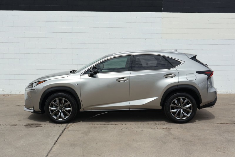 Lexus NX 200t Vehicle Full-screen Gallery Image 12