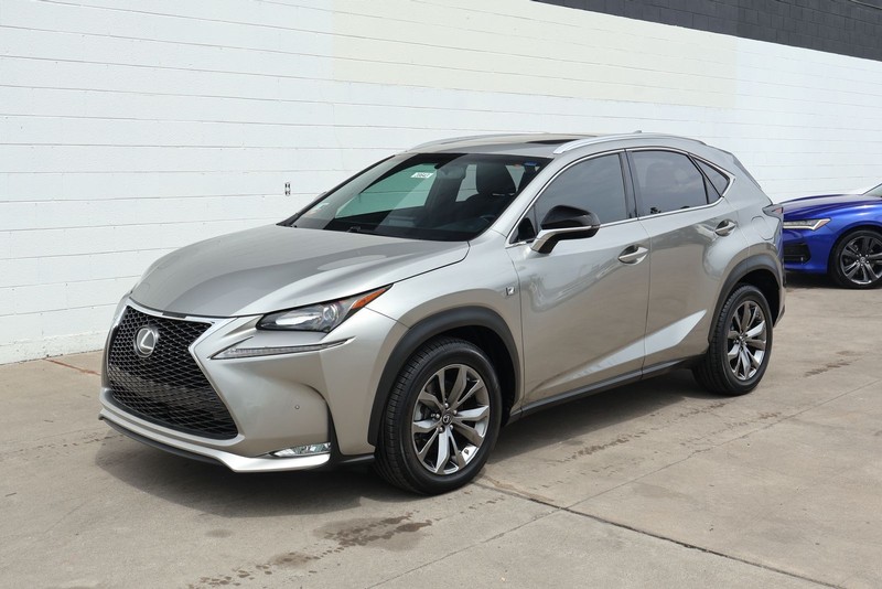 Lexus NX 200t Vehicle Full-screen Gallery Image 13