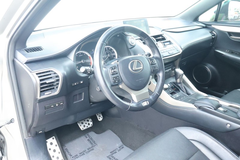 Lexus NX 200t Vehicle Full-screen Gallery Image 19