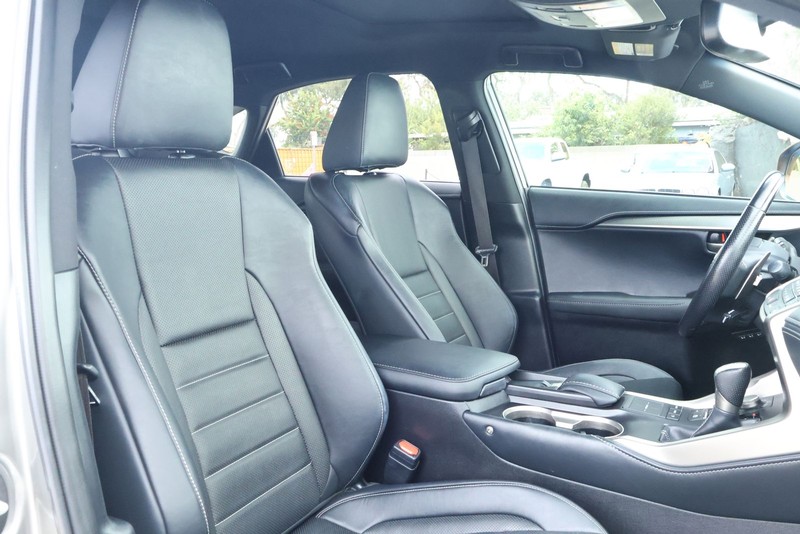 Lexus NX 200t Vehicle Full-screen Gallery Image 26
