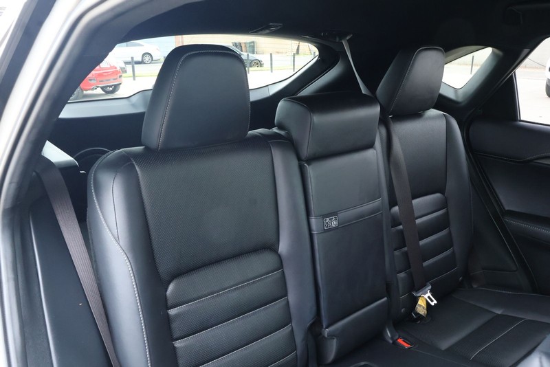 Lexus NX 200t Vehicle Full-screen Gallery Image 27