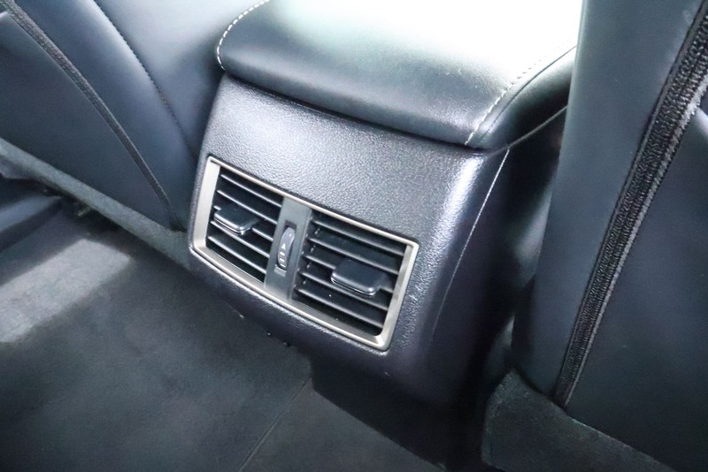 Lexus NX 200t Vehicle Full-screen Gallery Image 28