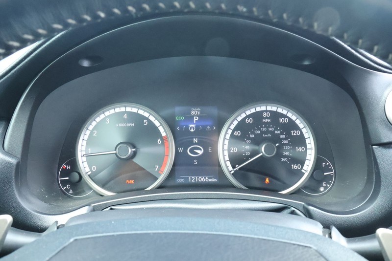 Lexus NX 200t Vehicle Full-screen Gallery Image 30