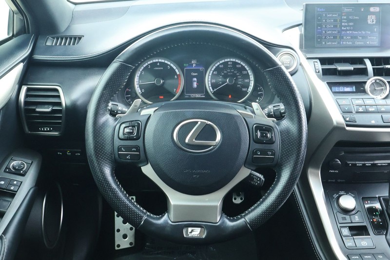 Lexus NX 200t Vehicle Full-screen Gallery Image 31