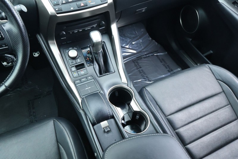 Lexus NX 200t Vehicle Full-screen Gallery Image 34
